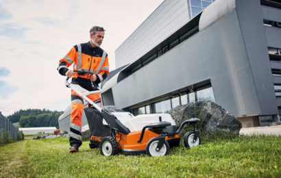 Kraftfuld batteriplæne-klipper til store arealer